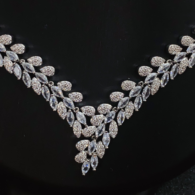 Vjenčani set nakita od cirkonija u obliku lista — naušnice i ogrlica, ugradnja, uvijeni lanac, privjesak od legure, lagani luksuz