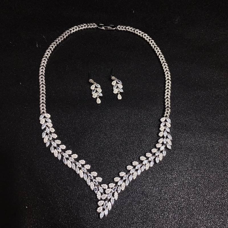 Vjenčani set nakita od cirkonija u obliku lista — naušnice i ogrlica, ugradnja, uvijeni lanac, privjesak od legure, lagani luksuz