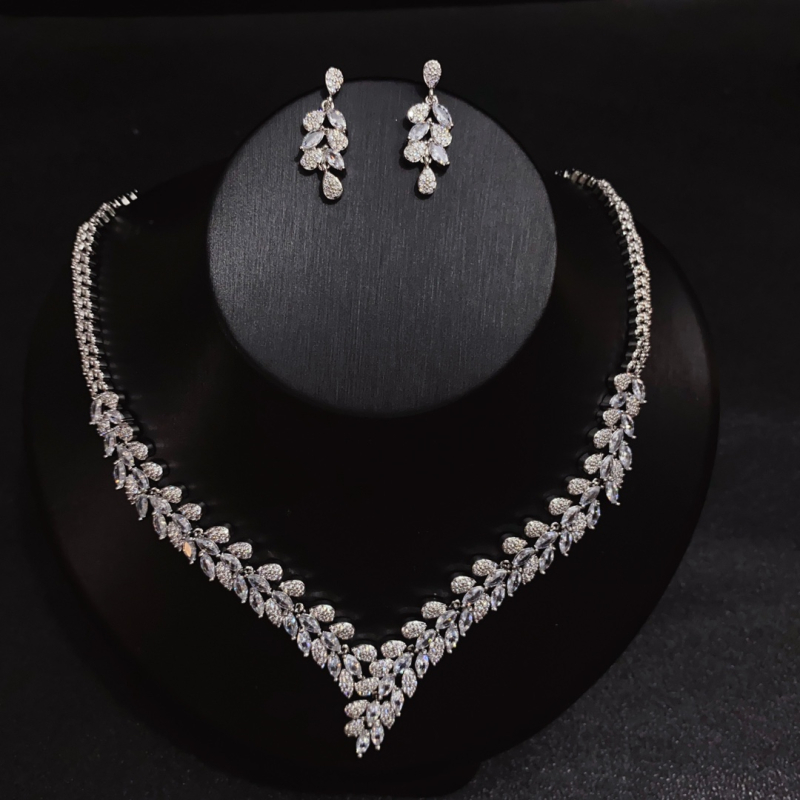 Vjenčani set nakita od cirkonija u obliku lista — naušnice i ogrlica, ugradnja, uvijeni lanac, privjesak od legure, lagani luksuz