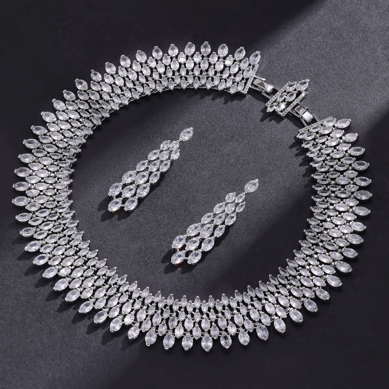 Ženski set nakita s dijamantnim detaljima, originalni dizajn, bakar s elektroplatom, mješavina dragih kamenja, motivi biljaka i cvijeća — uključuje naušnice, ogrlicu i narukvicu