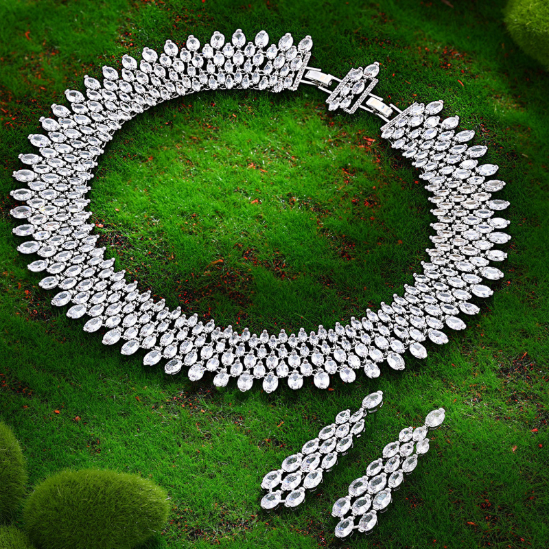 Ženski set nakita s dijamantnim detaljima, originalni dizajn, bakar s elektroplatom, mješavina dragih kamenja, motivi biljaka i cvijeća — uključuje naušnice, ogrlicu i narukvicu