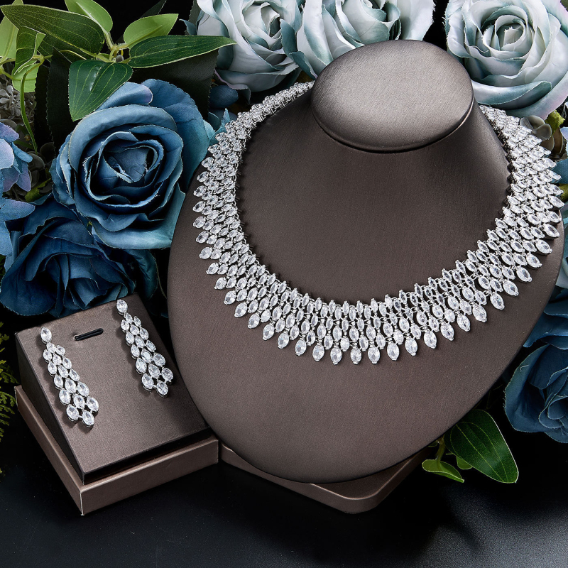 Ženski set nakita s dijamantnim detaljima, originalni dizajn, bakar s elektroplatom, mješavina dragih kamenja, motivi biljaka i cvijeća — uključuje naušnice, ogrlicu i narukvicu