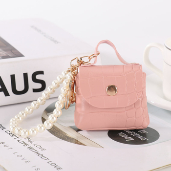 Carabinieră din piele PU cu pandantiv perla – accesorii pentru mini geantă, lucrat manual, unisex, stil de călătorie lejer, primăvara 2025