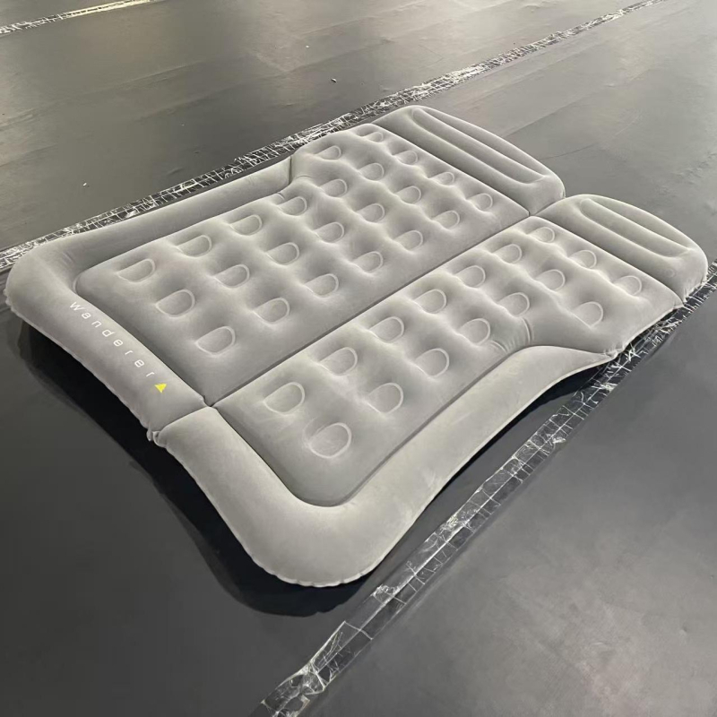 Auto täispuhutav voodi tagaluugi ja tagaistmele, sisseehitatud pump, 3 kihti, PVC + flokikate; kaal 6,8 kg, maksimaalne koormus 150 kg