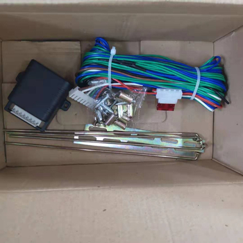 Automašīnas centrālā bloķēšanas mehānisms – plastmasa + mehāniskie elementi, 12V barošana, ūdensizturīgs motors, ultraskaņas metināšana