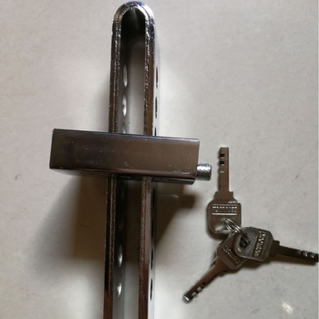 Autó-ellopás elleni zár készlet: kormányzár, kuplungszár, nyolc lyukas gázpedál-zár, központi vezérlő zár, fékzár • Modell: 08A • Anyag: acél