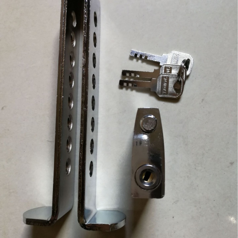 Autó-ellopás elleni zár készlet: kormányzár, kuplungszár, nyolc lyukas gázpedál-zár, központi vezérlő zár, fékzár • Modell: 08A • Anyag: acél