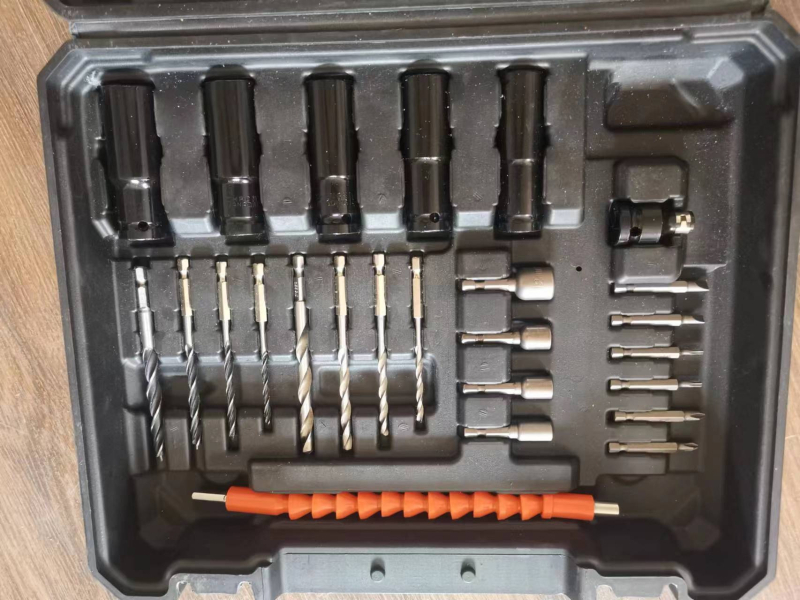 Hordozható otthoni használatra szánt multifunkcionális szerszámkészlet elektromos fúróval; testre szabható opciók; import nélkül