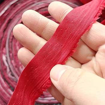 Fâșii de pânză și sfori de legare pentru agricultură: sfori pentru legarea ramurilor la pomii fructiferi, sfori pentru legarea răsădinilor în seră, benzi din pânză pentru fixarea baloților de pământ