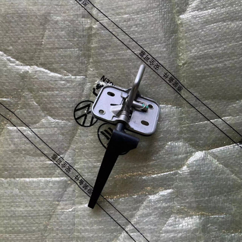 Brava poklopca motora za ID3/ID4/ID6 – model 11D823186B, materijal: željezo