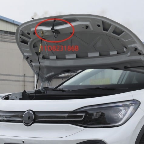 Brava poklopca motora za ID3/ID4/ID6 – model 11D823186B, materijal: željezo