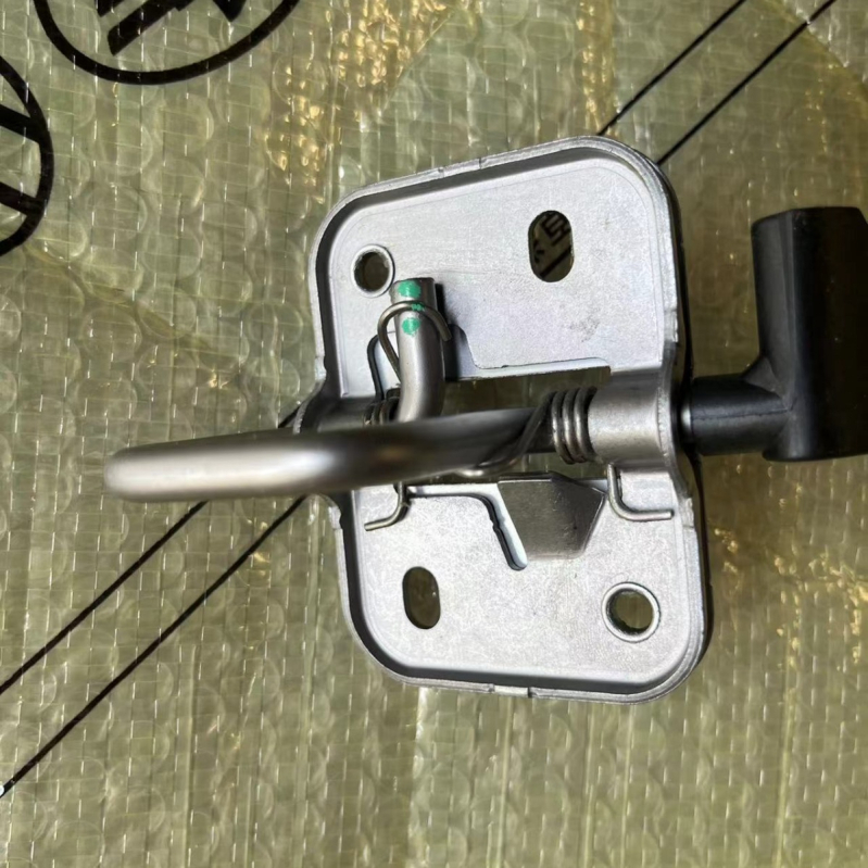 Brava poklopca motora za ID3/ID4/ID6 – model 11D823186B, materijal: željezo