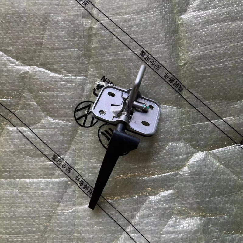 Brava poklopca motora za ID3/ID4/ID6 – model 11D823186B, materijal: željezo