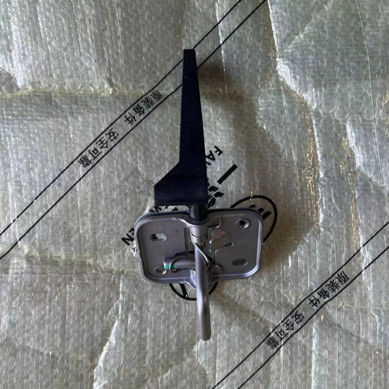 Brava poklopca motora za ID3/ID4/ID6 – model 11D823186B, materijal: željezo