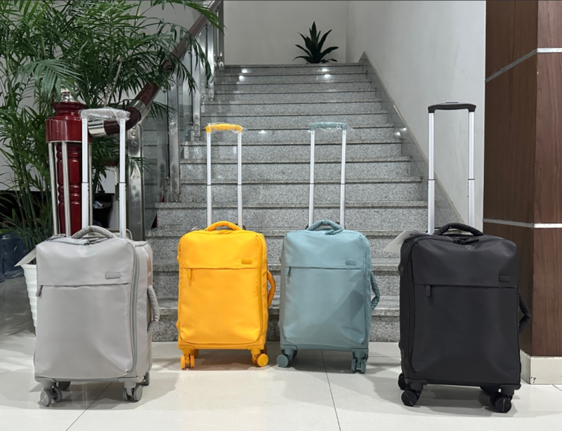 Ikx reisikohver — Oxford materjal, tõmblukuga avamine, TSA kombineeritud lukk, universaalsed rattad, kaal 1,9 kg, unisex, meelelahutusreisidele.