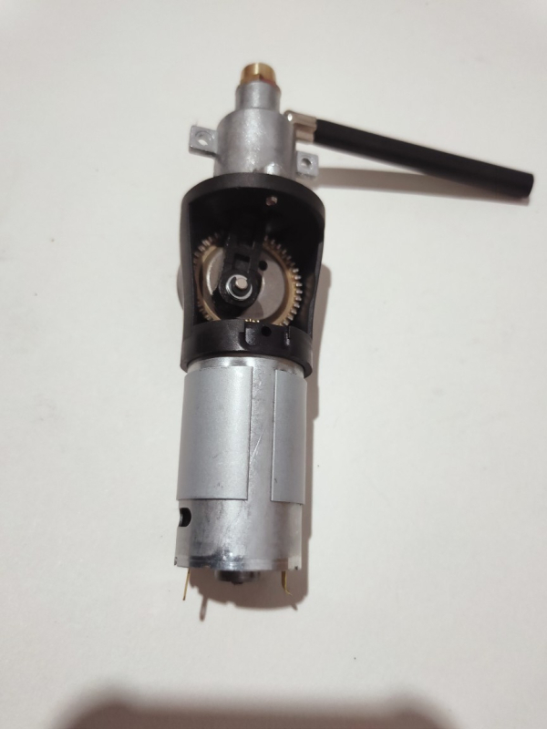 Automobiļu riepu uzpūšanas sūknis – alumīnija korpuss, 100W, viencilindra, gaisa plūsma 30 L/min, digitālais displejs