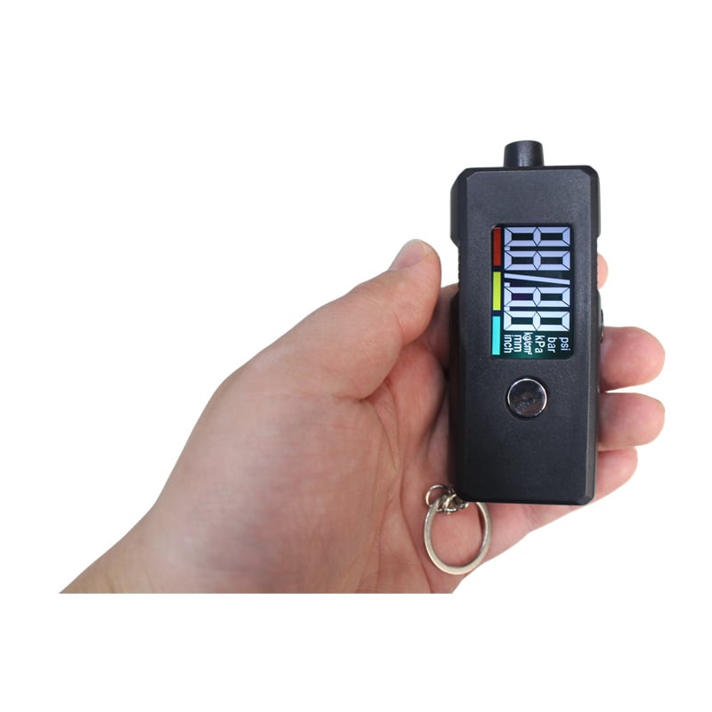 Dvojno-dijagnostički digitalni mjerač tlaka u gumama s pozadinskim osvjetljenjem, rezolucija 0.1 psi, raspon 0–150 psi, ABS kućište, LR44 baterija, prikazuje PSI/BAR/KPA/KG/CM2