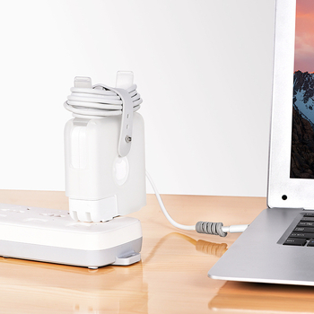 MacBook Pro védőtok adapterrel és kábelrendezővel, 140W