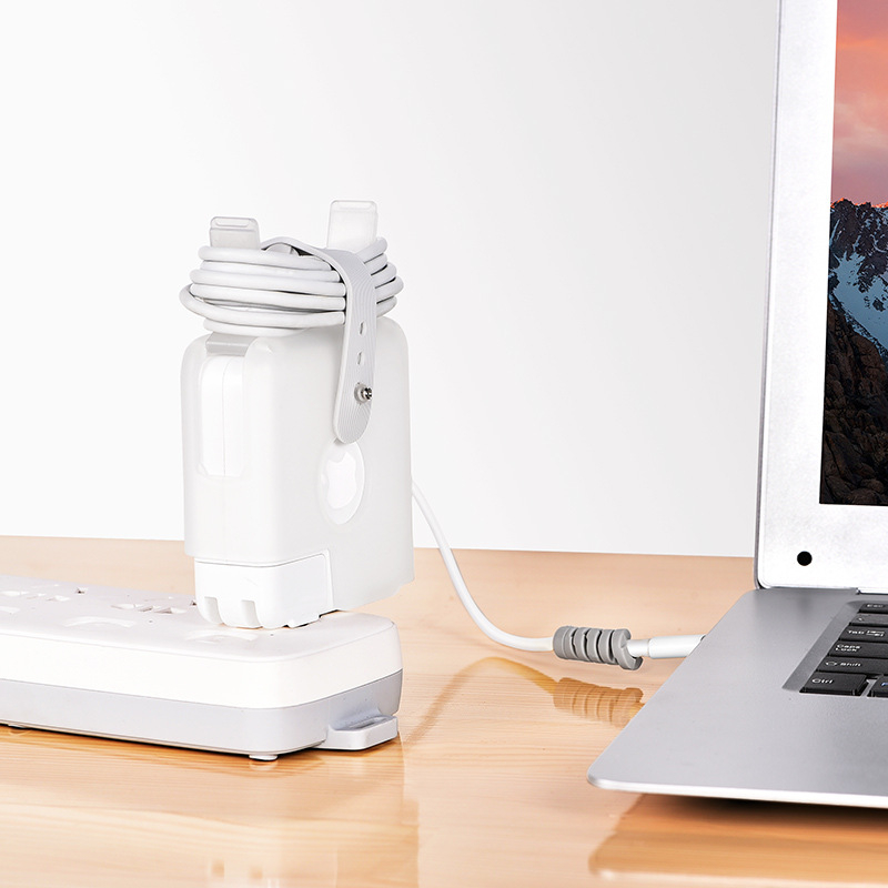 MacBook Pro védőtok adapterrel és kábelrendezővel, 140W