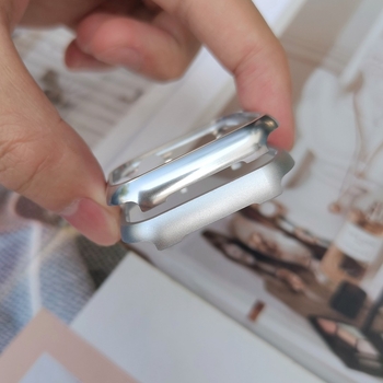 Apple Watch apsauginė dėžutė su aliuminio lydinio rėmu, Three thousand episodes, išleista 2022 m.