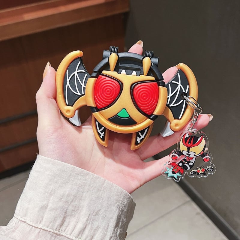 Kamen Rider Kiva Carcasă Transformatoare Protectoare pentru Apple AirPods Pro 2/3/4 Gen (PVC; stil desen animat; imprimare)