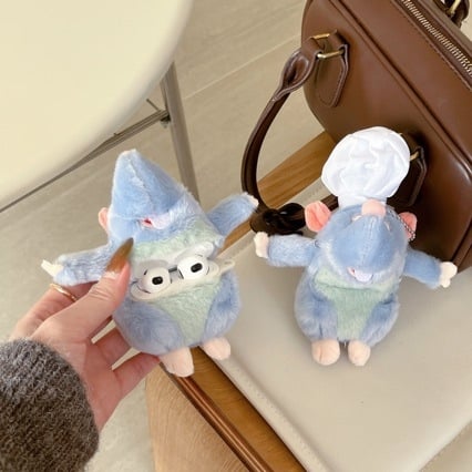 AirPods 4 plīša vāciņš – Ratatouille animācijas stils, saderīgs ar Apple (Materiāls: plīša audums; Stils: multfilms; Ražošana: līmēšana)