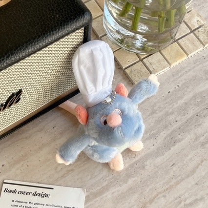 AirPods 4 plīša vāciņš – Ratatouille animācijas stils, saderīgs ar Apple (Materiāls: plīša audums; Stils: multfilms; Ražošana: līmēšana)