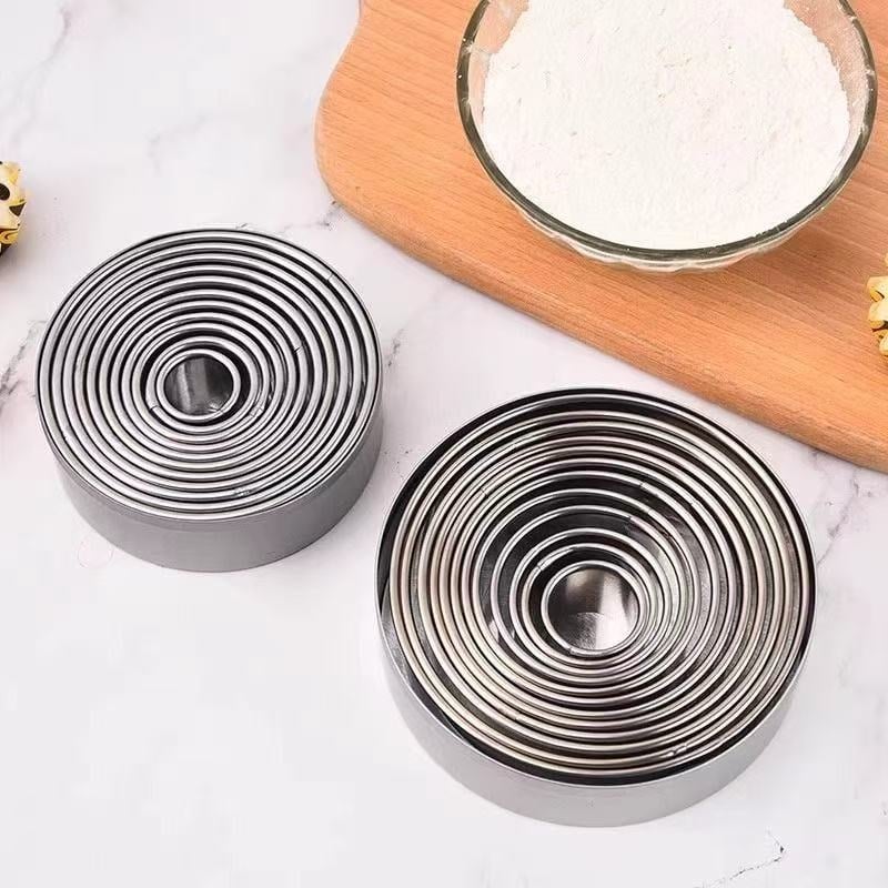 Κύκλικη φόρμα κέικ από ανοξείδωτο ατσάλι με κυρτό άκρο — εργαλείο για fondant, mousse ring, ντόνατ και φύλλα ζύμης
