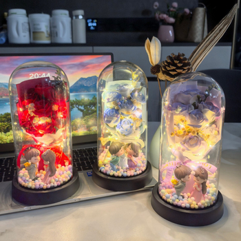 Trandafir din flori păstrate, lucrat manual, pentru Ziua Îndrăgostiților și ziua de naștere