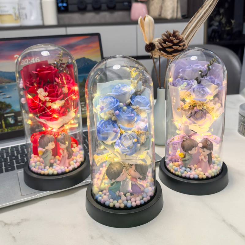 Trandafir din flori păstrate, lucrat manual, pentru Ziua Îndrăgostiților și ziua de naștere