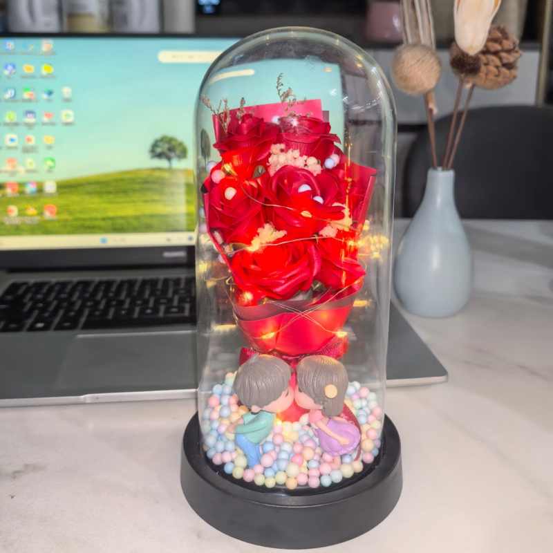 Trandafir din flori păstrate, lucrat manual, pentru Ziua Îndrăgostiților și ziua de naștere