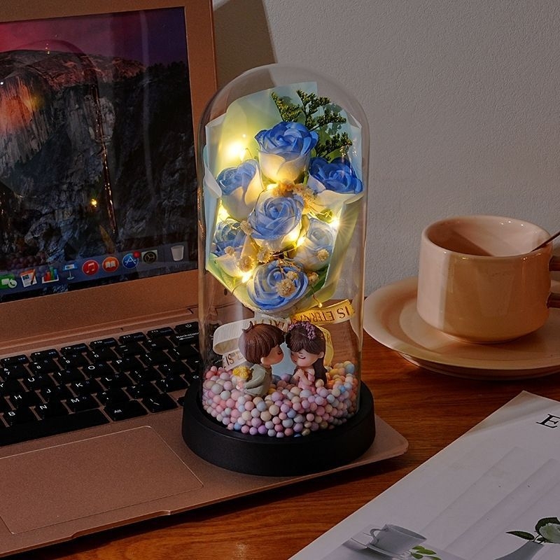 Trandafir din flori păstrate, lucrat manual, pentru Ziua Îndrăgostiților și ziua de naștere