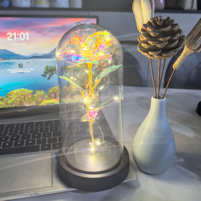 Trandafir din flori păstrate, lucrat manual, pentru Ziua Îndrăgostiților și ziua de naștere