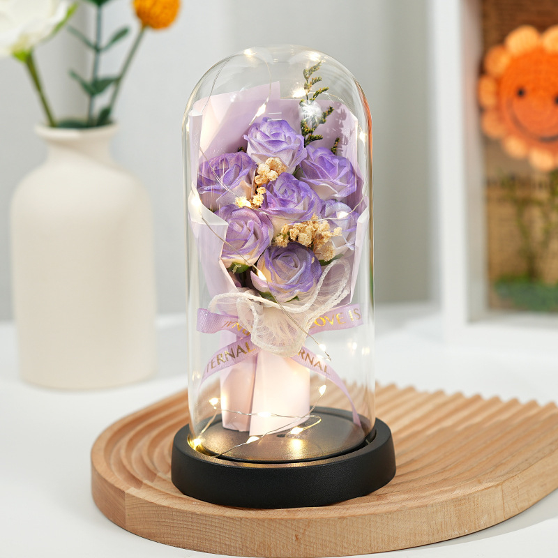 Trandafir din flori păstrate, lucrat manual, pentru Ziua Îndrăgostiților și ziua de naștere