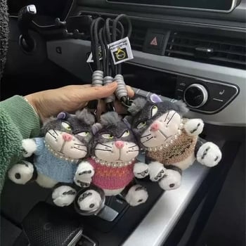 Macska plüss táskadísz — rövid plüss, PP-pamut töltet, 14+ éveseknek, kreatív ajándék.