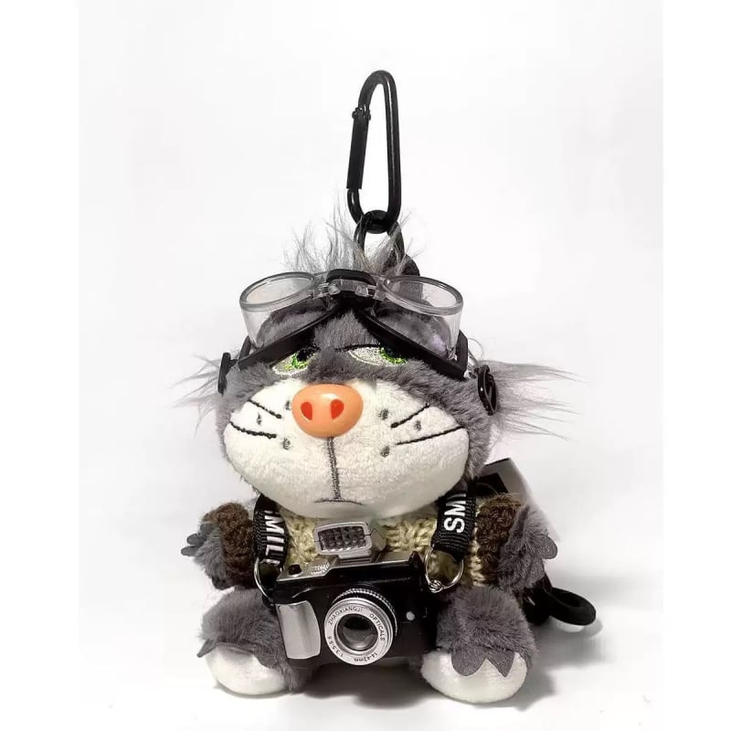 Macska plüss táskadísz — rövid plüss, PP-pamut töltet, 14+ éveseknek, kreatív ajándék.