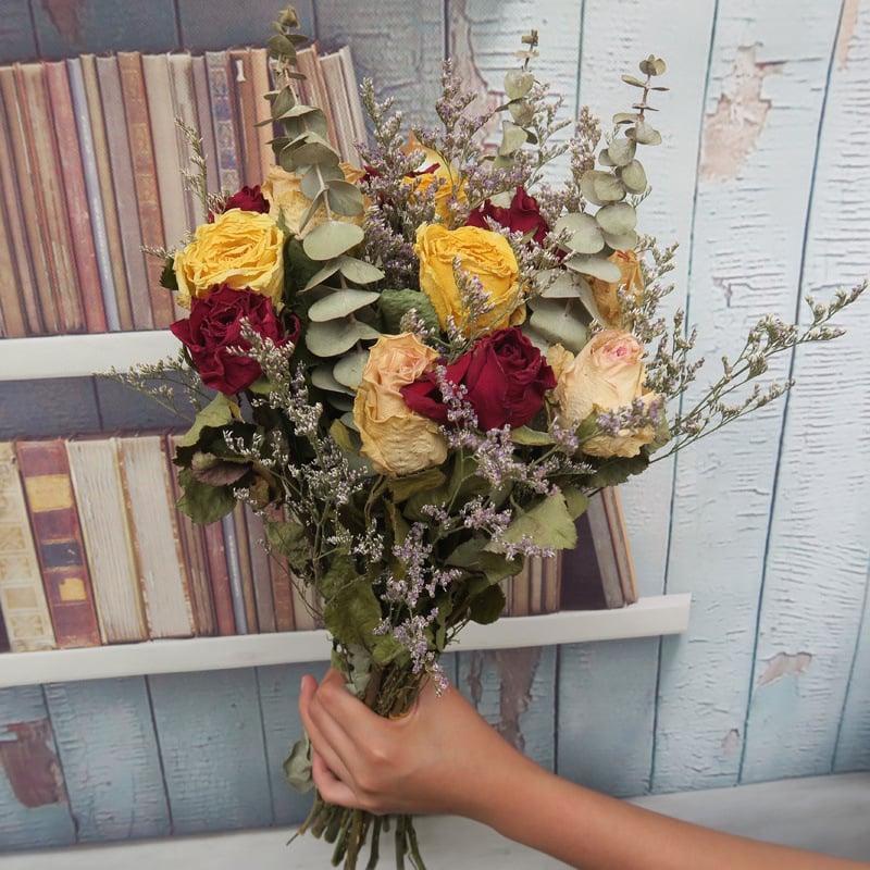 Buchet cu ramuri uscate de trandafiri pentru decor de perete, necolorat