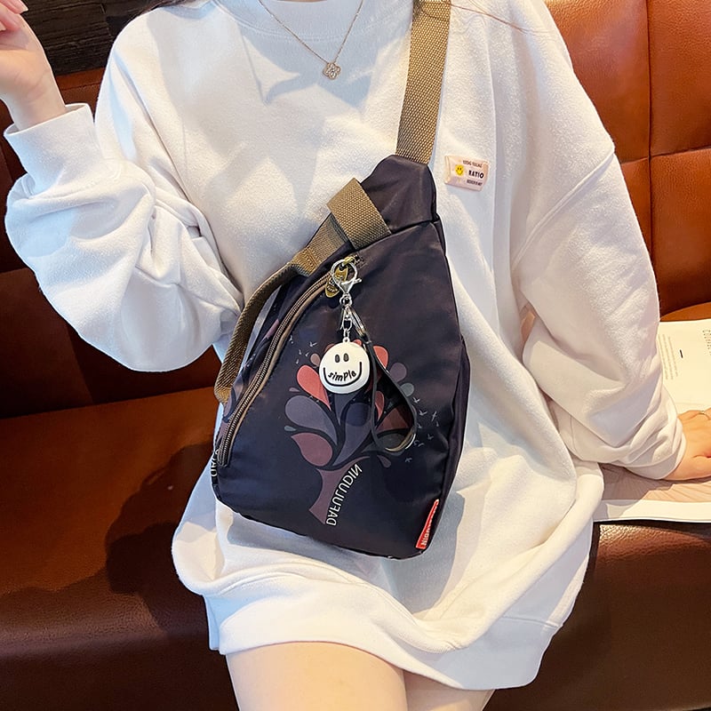 Geantă crossbody din material cu flori de mătase, închidere tip capac, buzunar cu fermoar, căptușeală PU, design exterior tridimensional, stil unisex