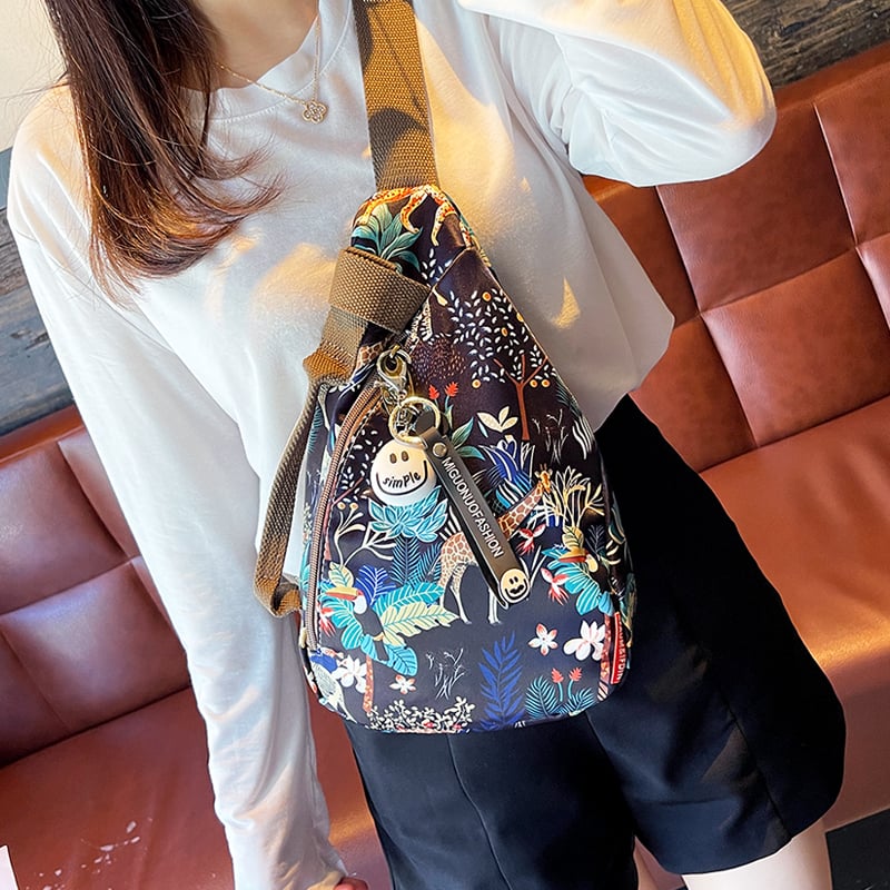 Geantă crossbody din material cu flori de mătase, închidere tip capac, buzunar cu fermoar, căptușeală PU, design exterior tridimensional, stil unisex