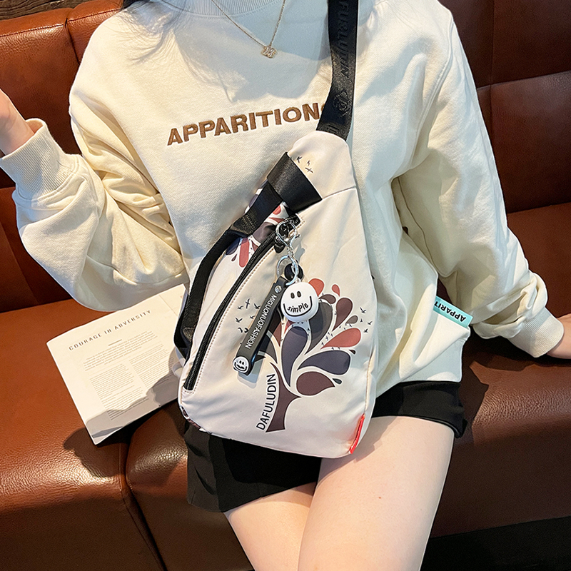 Geantă crossbody din material cu flori de mătase, închidere tip capac, buzunar cu fermoar, căptușeală PU, design exterior tridimensional, stil unisex