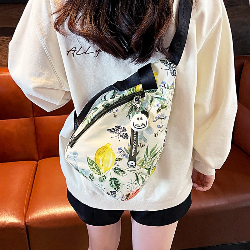 Geantă crossbody din material cu flori de mătase, închidere tip capac, buzunar cu fermoar, căptușeală PU, design exterior tridimensional, stil unisex