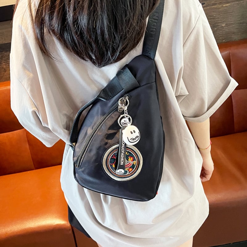 Geantă crossbody din material cu flori de mătase, închidere tip capac, buzunar cu fermoar, căptușeală PU, design exterior tridimensional, stil unisex