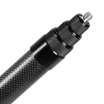 7-szakaszos teleszkópos selfie-sticka szénszálas és alumínium ötvözetből, 1/4 hüvelyk csatlakozással és action kamera kompatibilitás, teherbírás kevesebb mint 2 kg