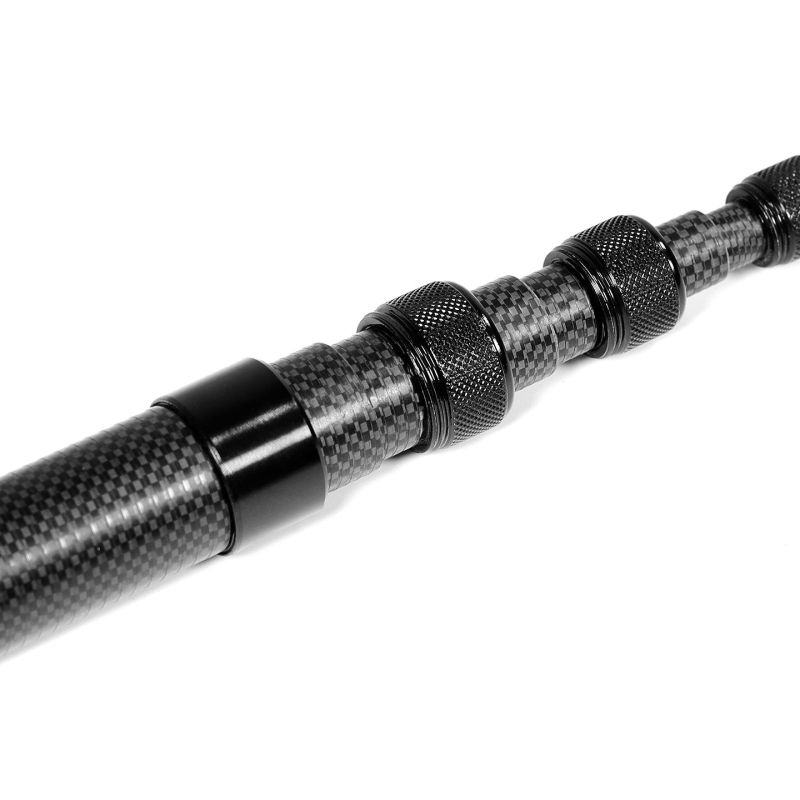 7-szakaszos teleszkópos selfie-sticka szénszálas és alumínium ötvözetből, 1/4 hüvelyk csatlakozással és action kamera kompatibilitás, teherbírás kevesebb mint 2 kg