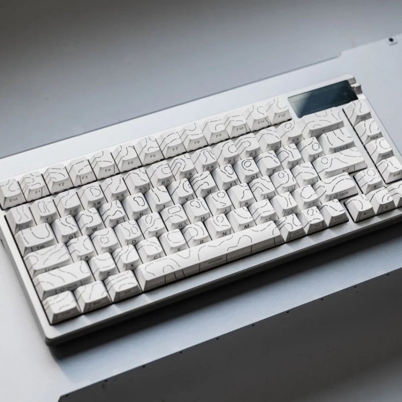 Странично гравирани полупрозрачни капачки за клавиши за клавиатури със 61/68/75/84/87 клавиши; без подсветка; не водоустойчиви