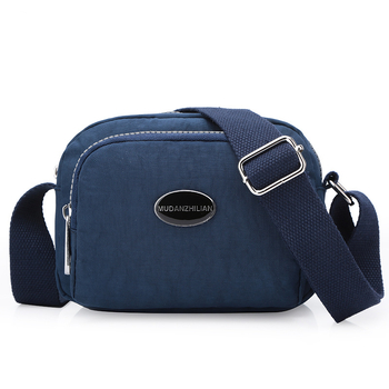 MDZL crossbody kvadratna torbica od najlona, zatvaranje na zip, unutrašnji džepovi: skriveni džep sa zipom, džep za telefon, džep za ID, džep za kameru