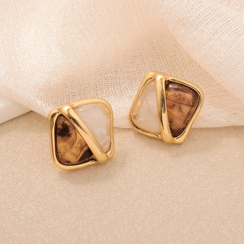 Обеци Kovonchy – листовидна форма, метал; ушни игли от 925 сребро; електропокритие (Ключови характеристики: Kovonchy; форма на листа; ушни игли от 925 сребро; електропокритие)