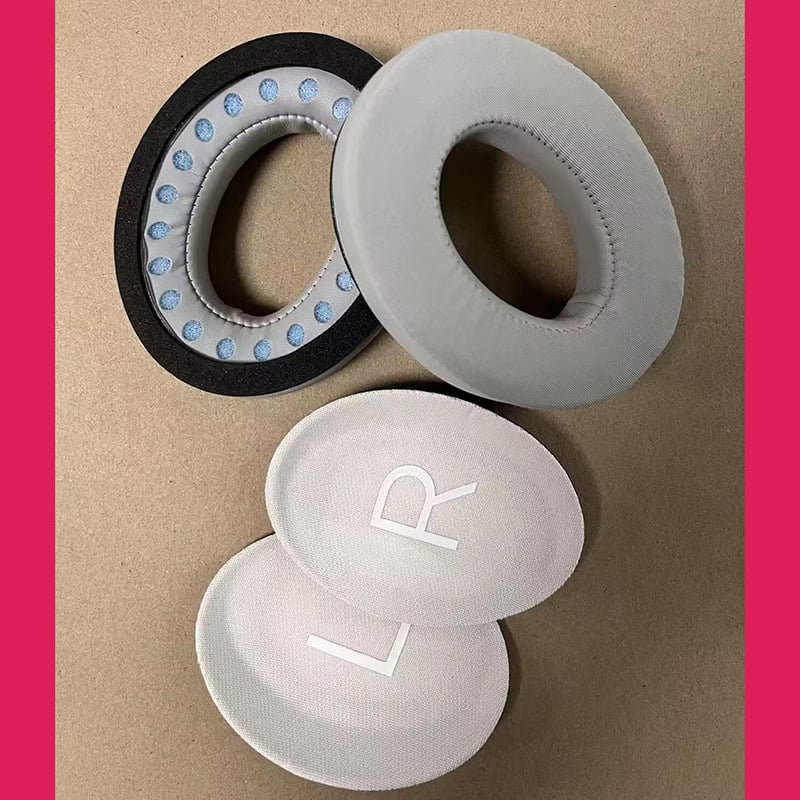 Husă din piele pentru căști Bose QC45 – materiale: piele proteică, plasă, gel; ușor de montat; confortabil de purtat.