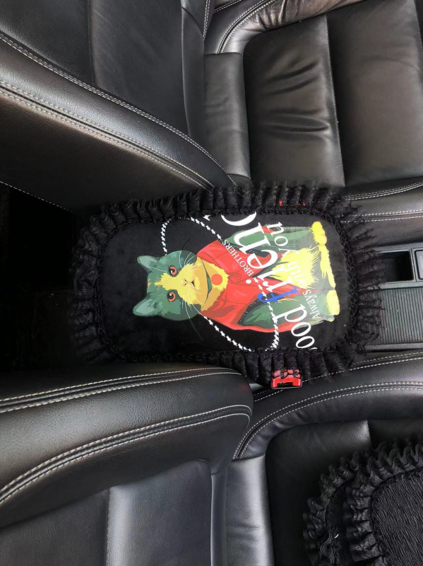 Covoraș pentru cotiera centrală a mașinii, design desen animat - poliester, brand Vika, potrivit pentru compartimentul de cotieră acoperit, personalizabil, origine Zhejiang