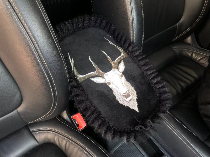 Covoraș pentru cotiera centrală a mașinii, design desen animat - poliester, brand Vika, potrivit pentru compartimentul de cotieră acoperit, personalizabil, origine Zhejiang